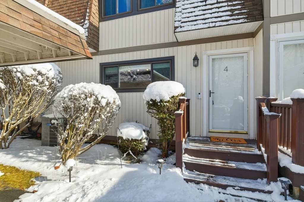 Photo of Unit 4 at 4 Pebblestone Cir