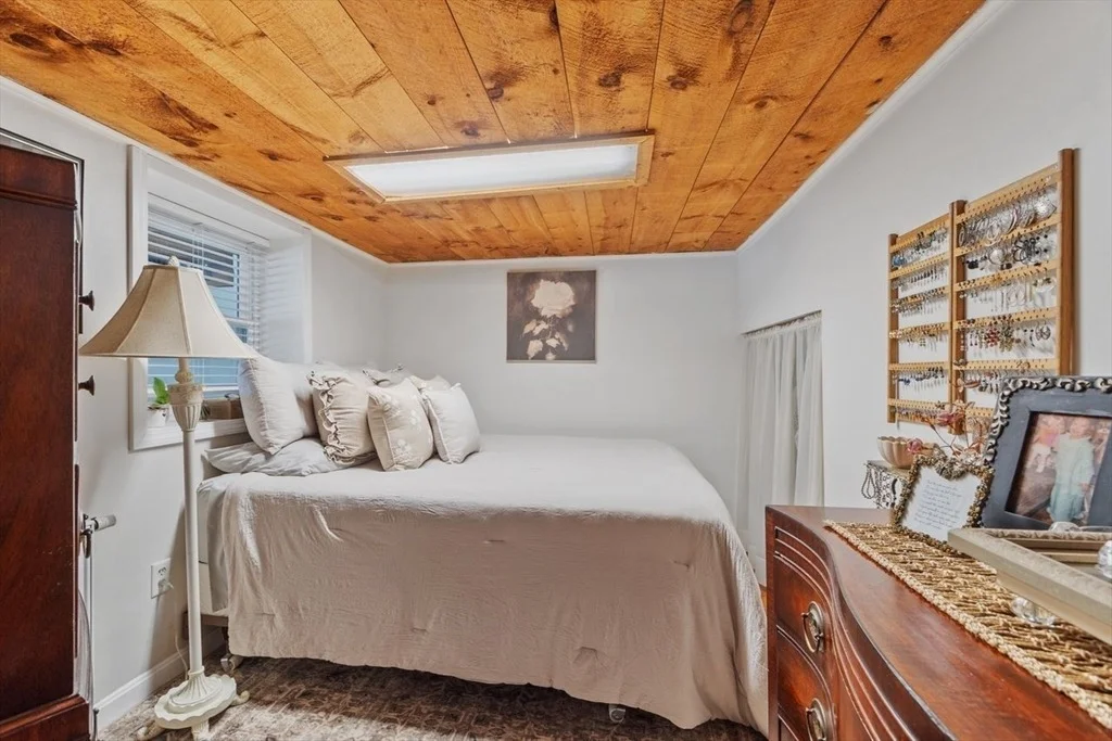 Photo of 469 Lake Ave