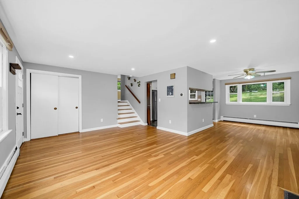 Photo of 566 Main St