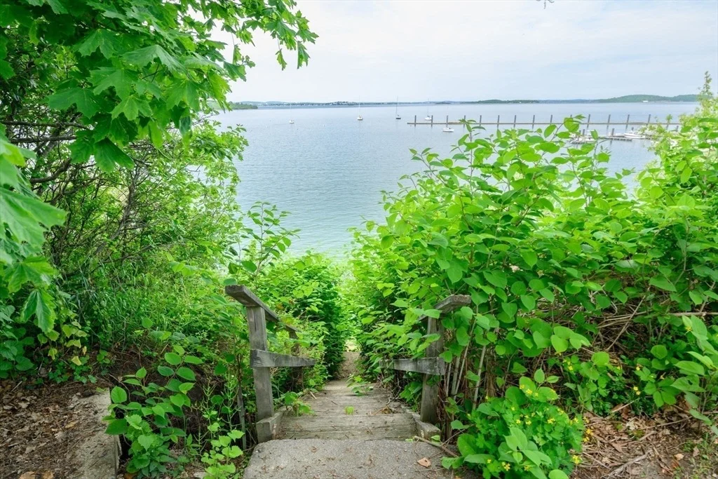 Photo of 2 Circuit Ave