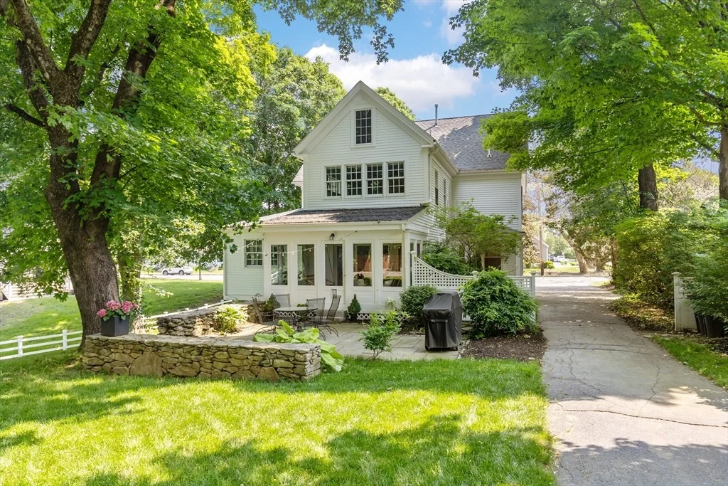 Photo of 6 Leavitt St
