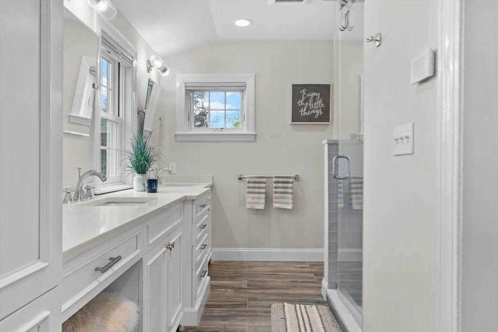 Photo of 26 Cushing Rd