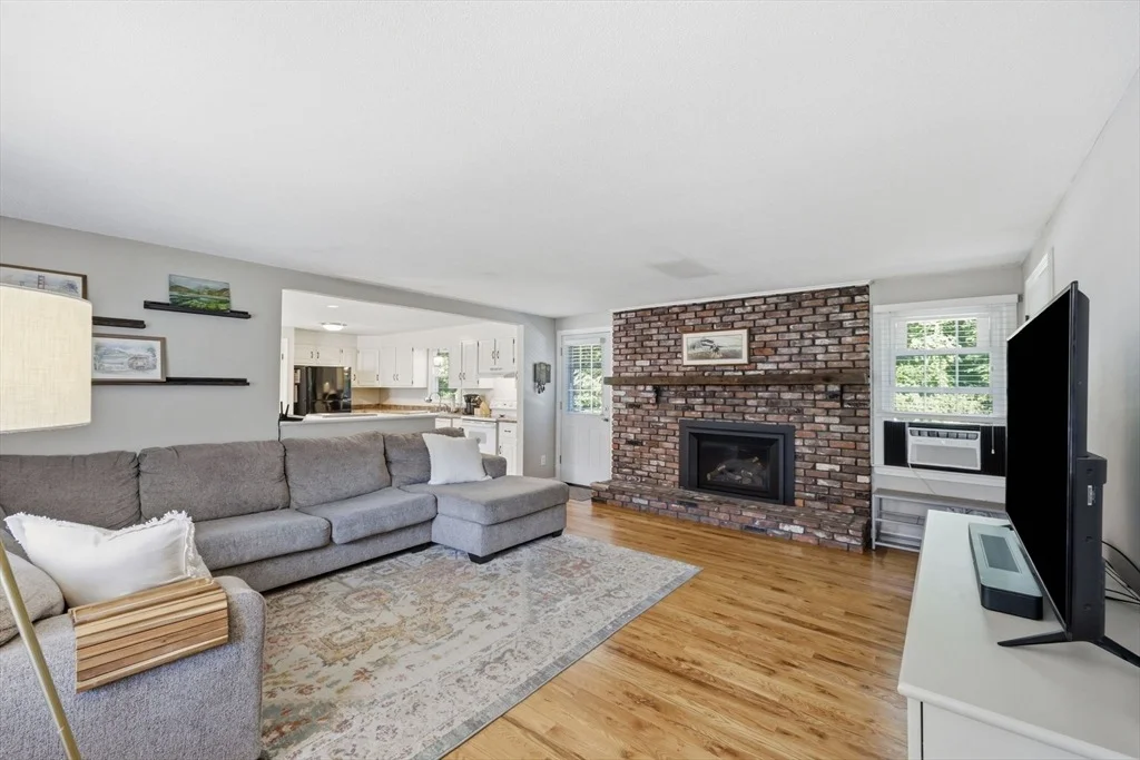 Photo of 175 Pontoosic Rd