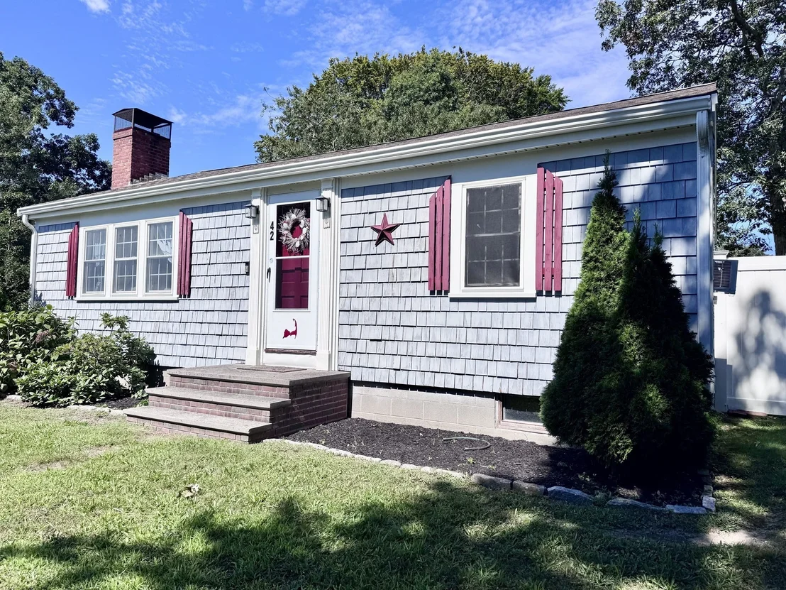 Photo of 42 Vineyard Ave