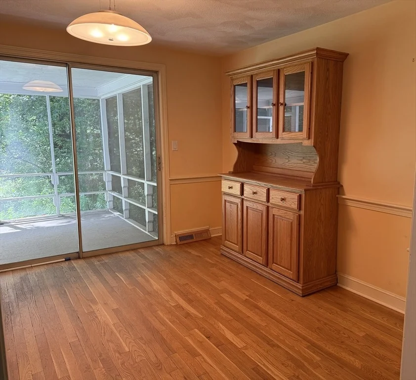 Photo of 17 Pondview Rd