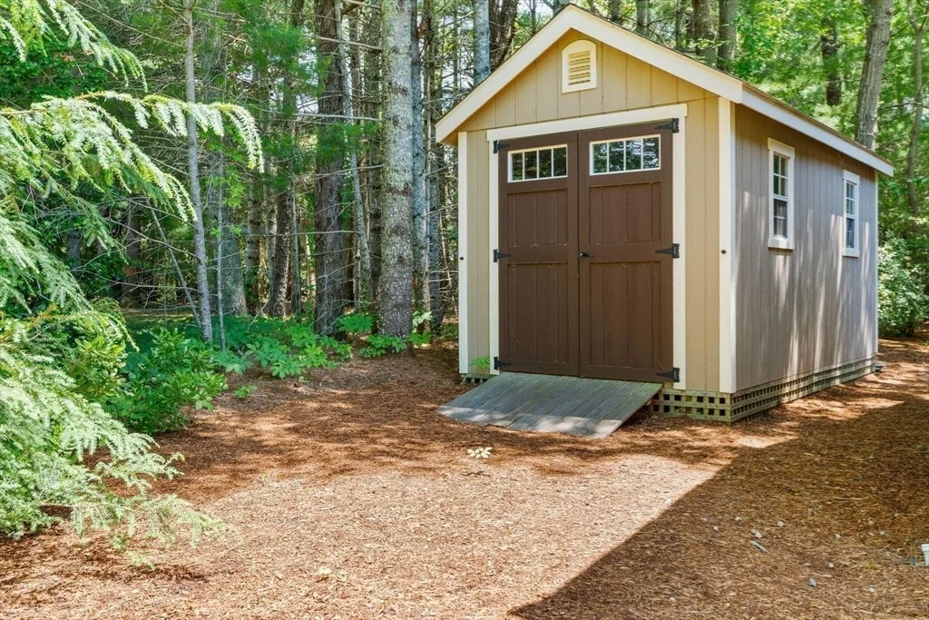 Photo of 261 Fells Pond Road