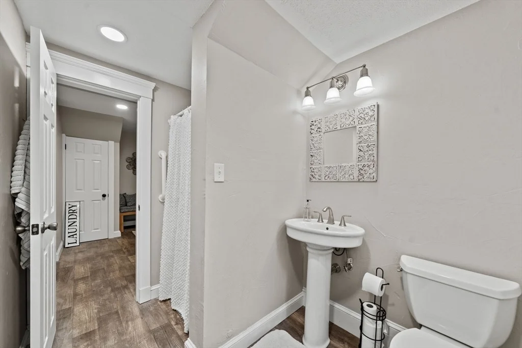 Photo of 75 Whitehall Ln