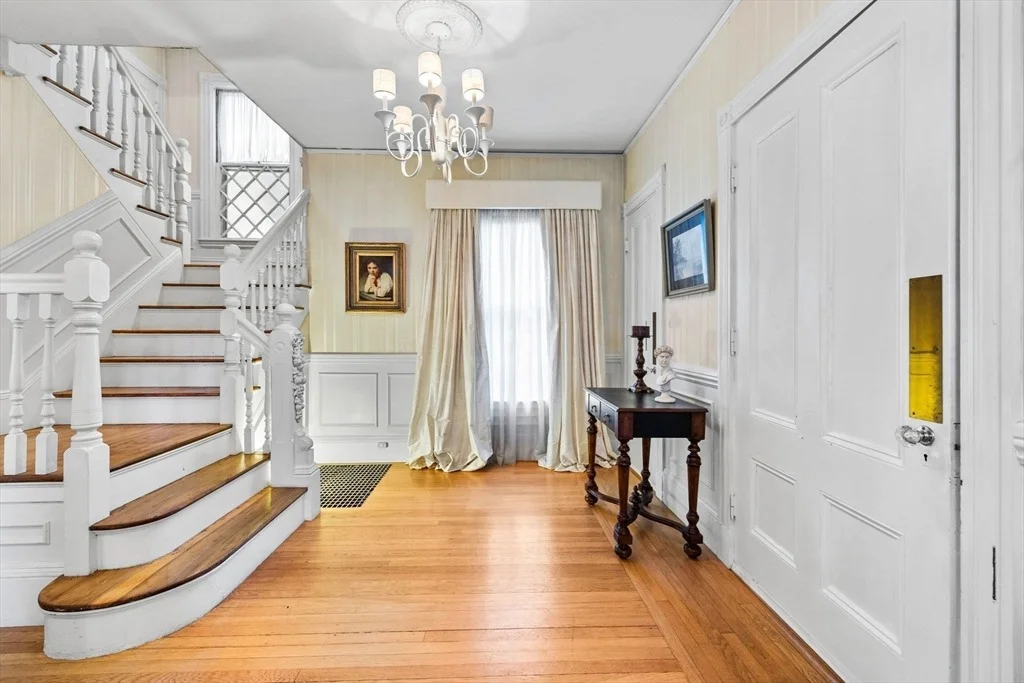 Photo of 16 Central St