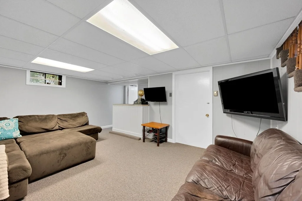 Photo of 86 Edgewater Dr