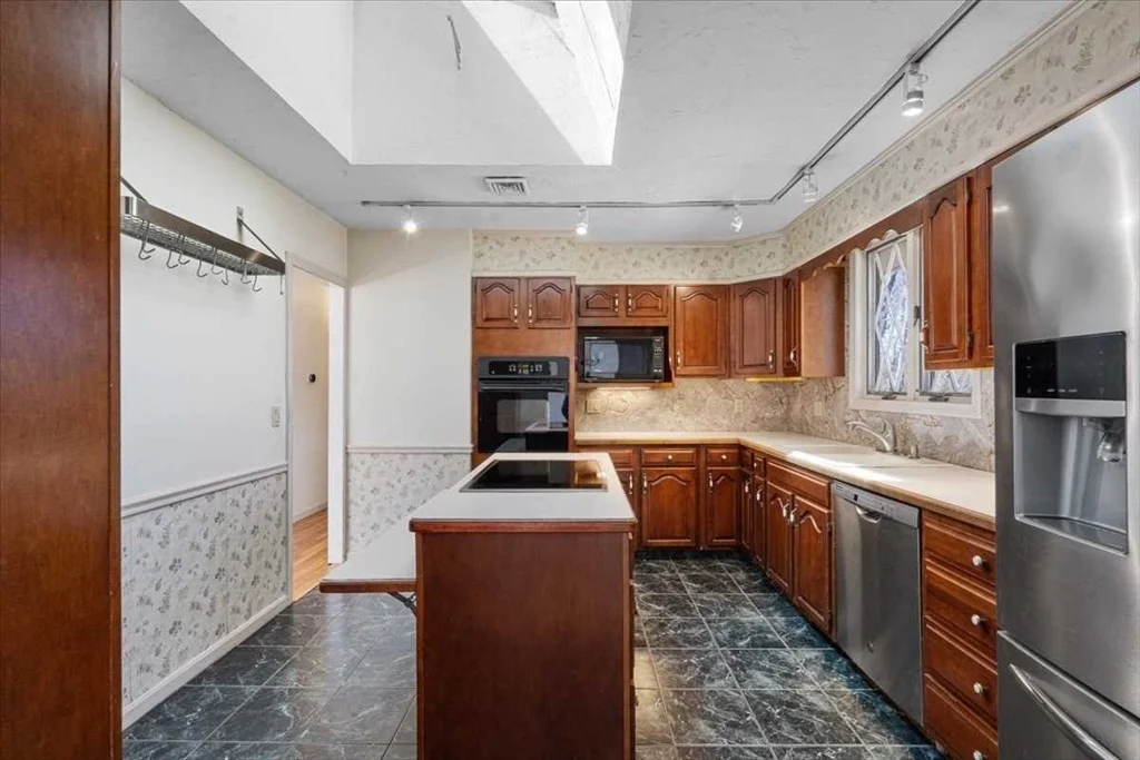 Photo of 77 Zenith Dr
