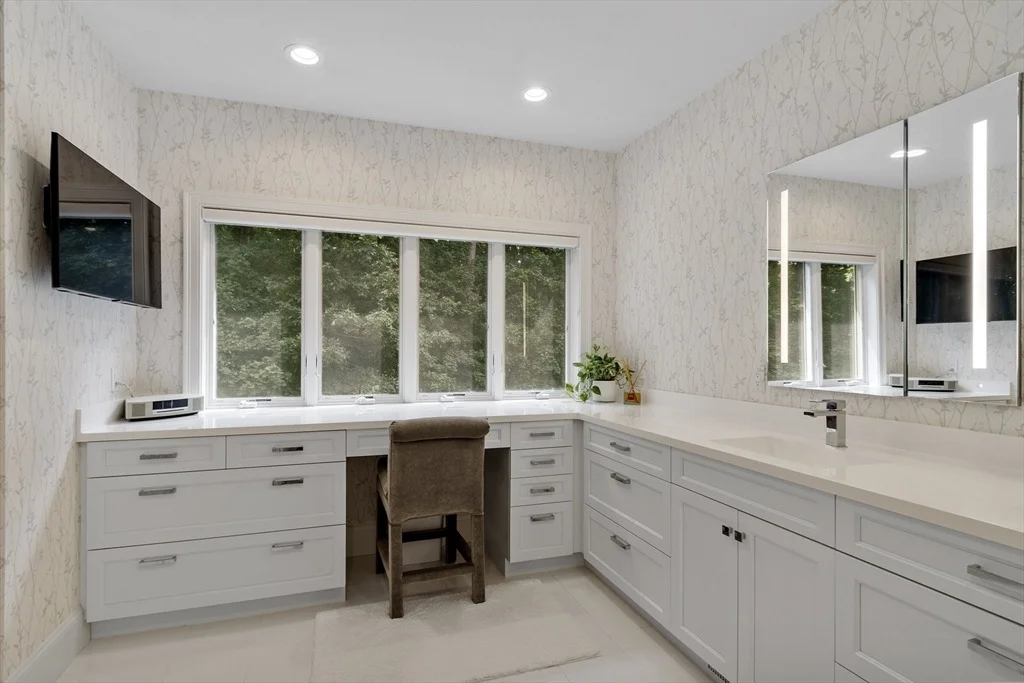 Photo of 77 Revolutionary Road