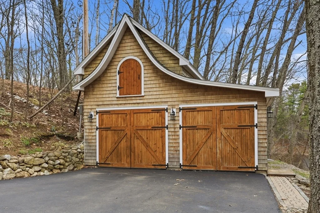 Photo of 284 Whiley Rd