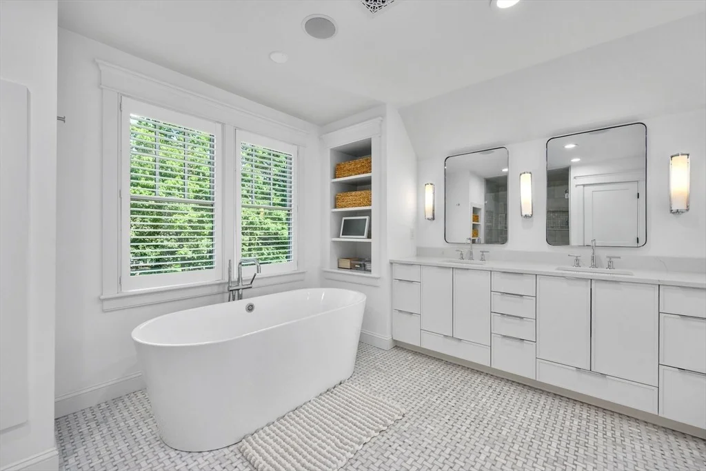 Photo of 239 Oxford Drive