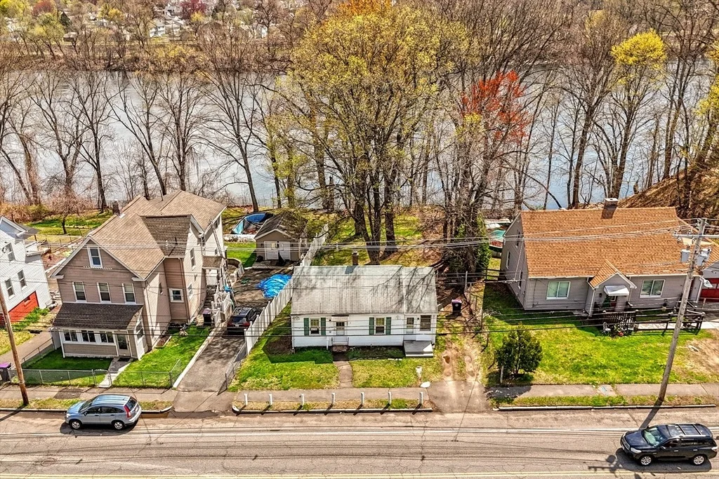 Photo of 964 Main St