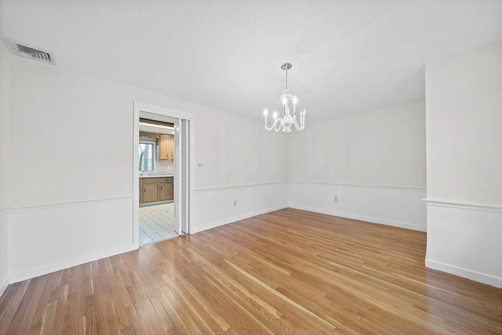 Photo of 7 Surrey Ln