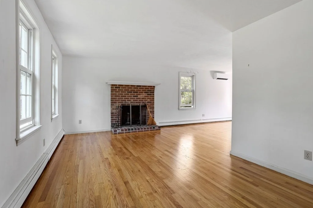Photo of 10 Farm Rd