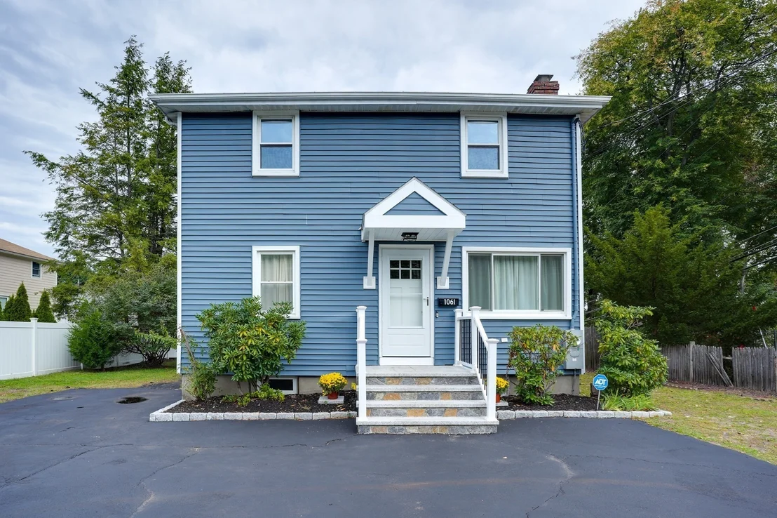 Photo of 1061 Trapelo Rd