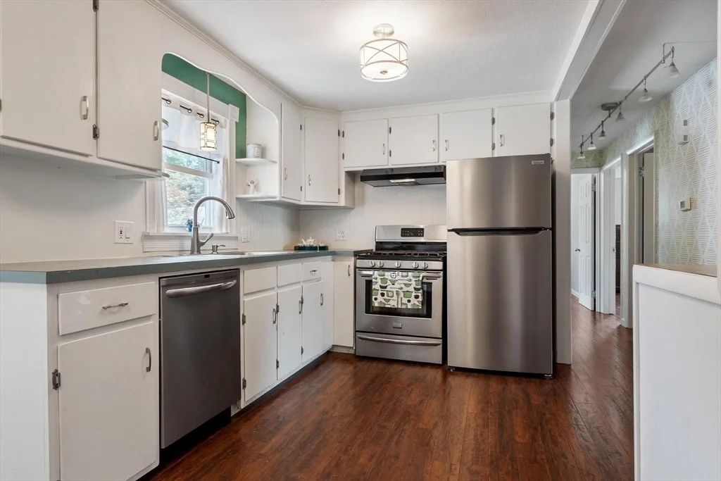 Photo of 15 Pinebrook Dr