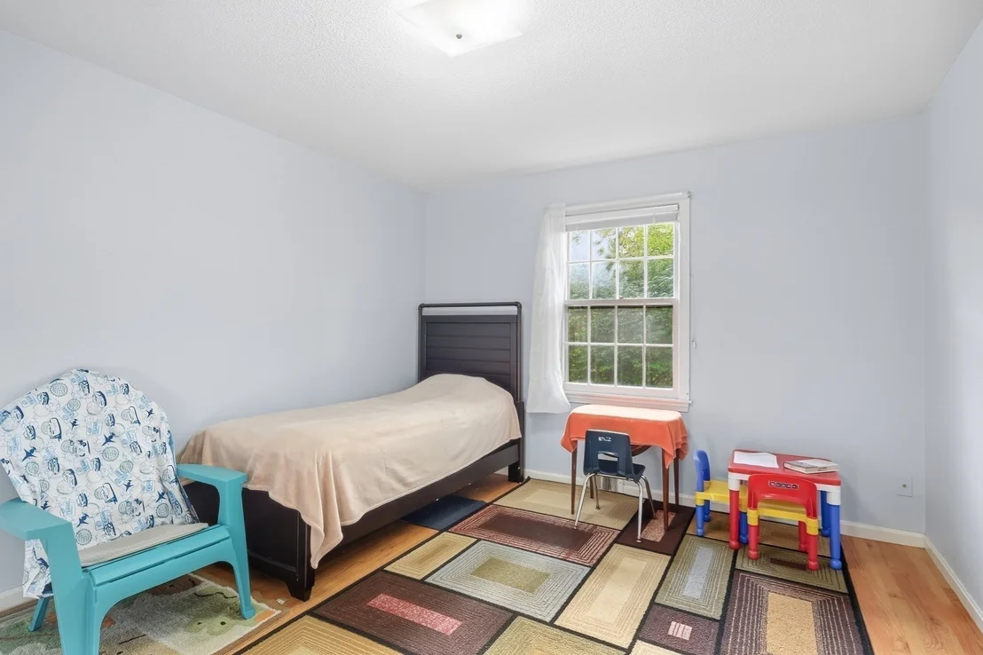 Photo of 185 Redfern Dr