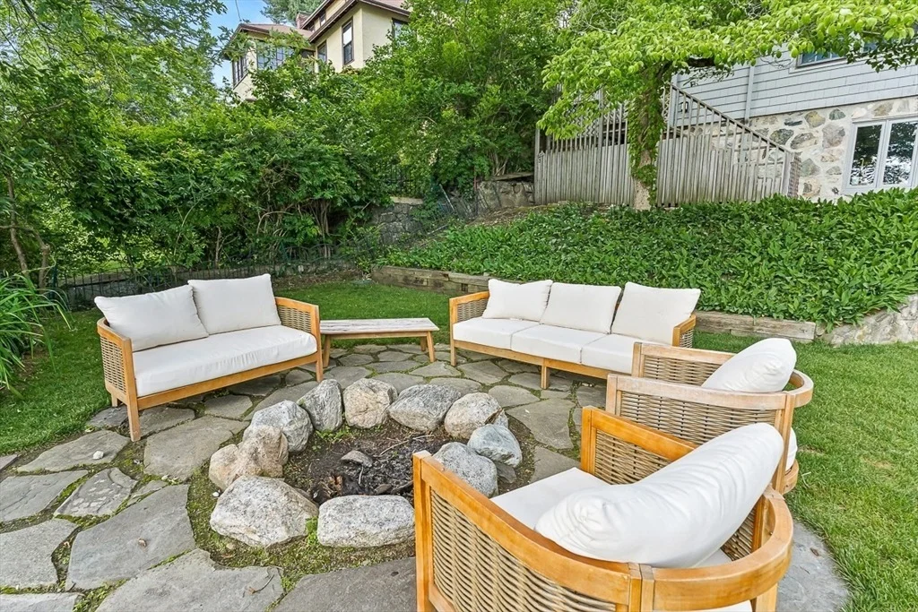 Photo of 9 Lakeview Terrace