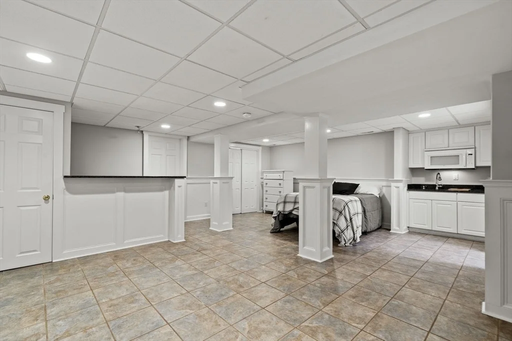 Photo of 8 Woods Hill Cir