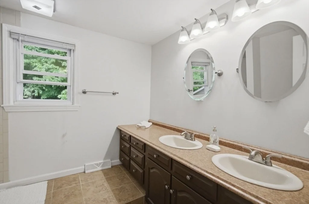 Photo of 20 Entrybrook Drive