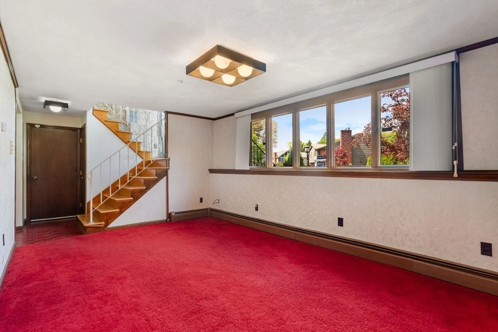 Photo of 16 Fieldstone Dr