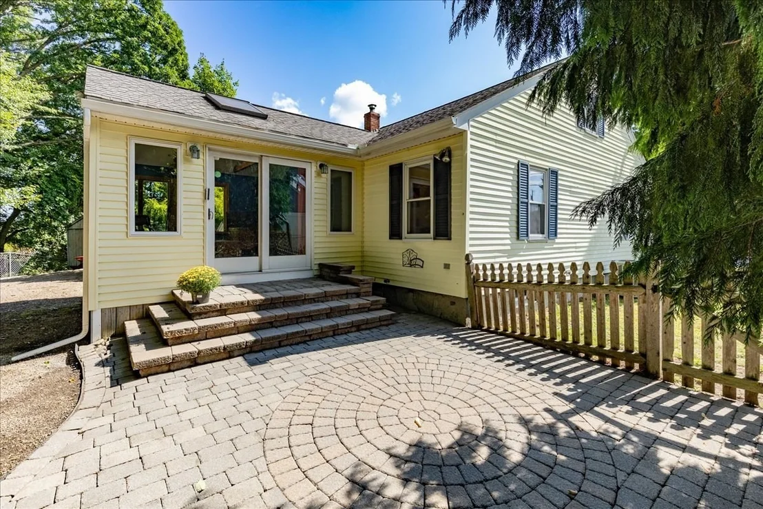 Photo of 43 Crestwood Cir