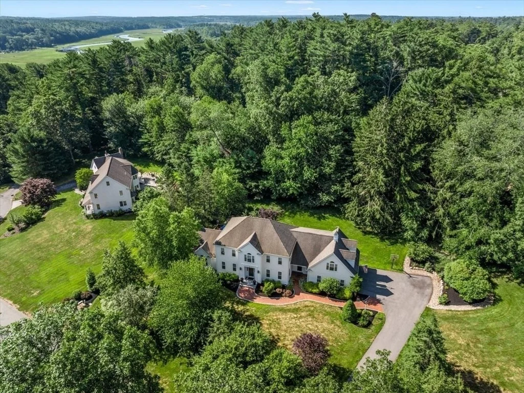 Photo of 2 Blackthorne Lane