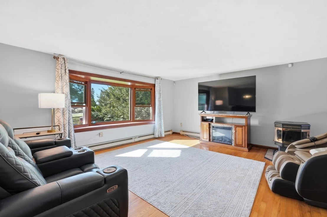 Photo of 2 Apple Tree Dr