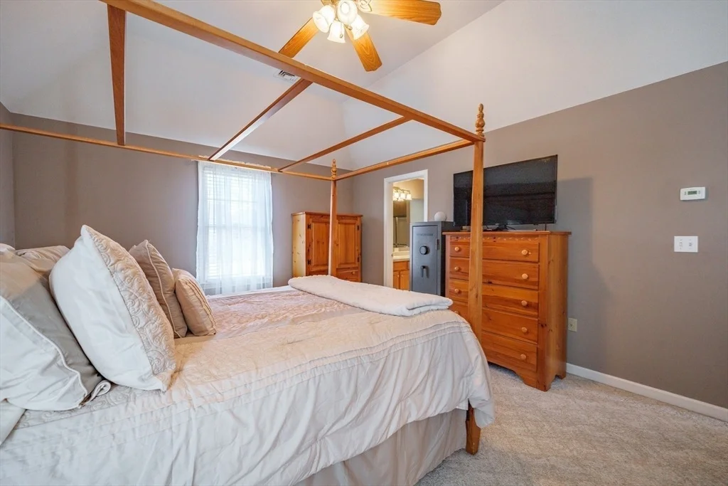 Photo of 303 Munger Hill Rd