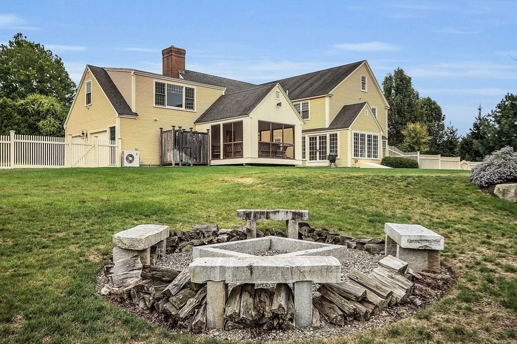 Photo of 324 Still River Rd