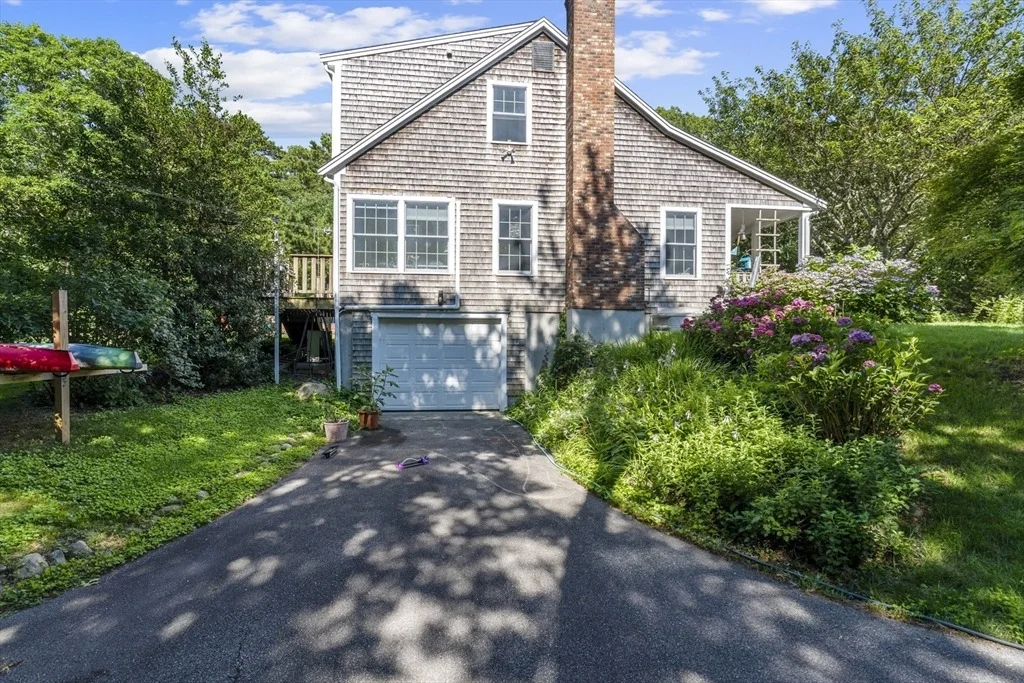 Photo of 419 Satucket Rd