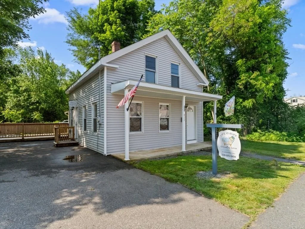 Photo of 433 Main St