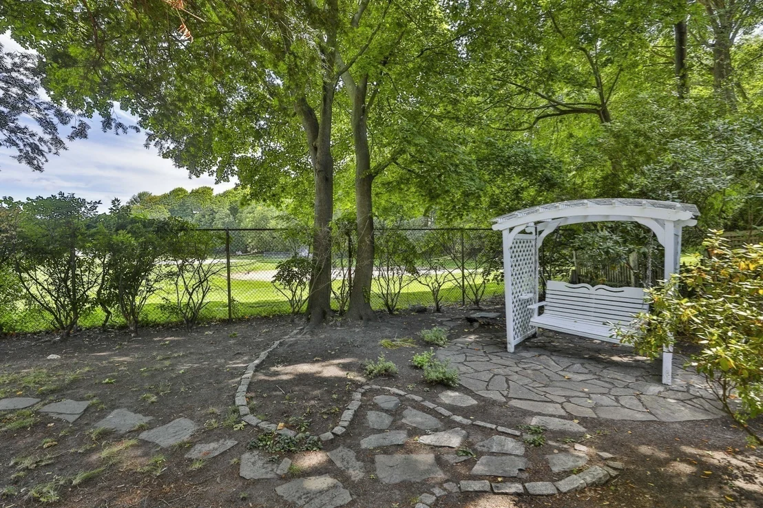 Photo of 61 Belcher Cir