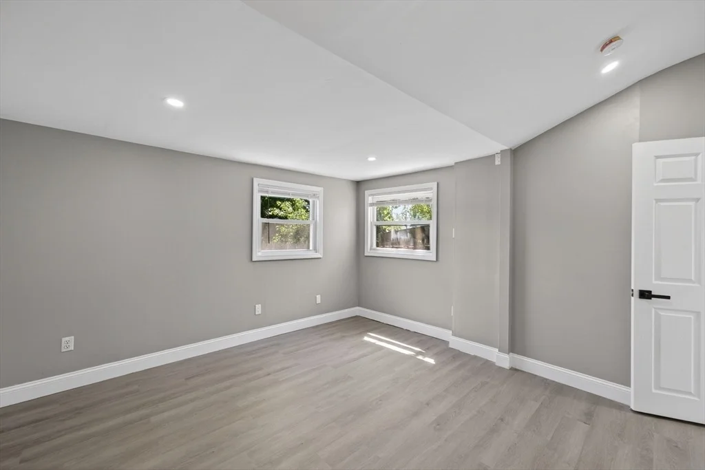 Photo of 370 Pleasant St