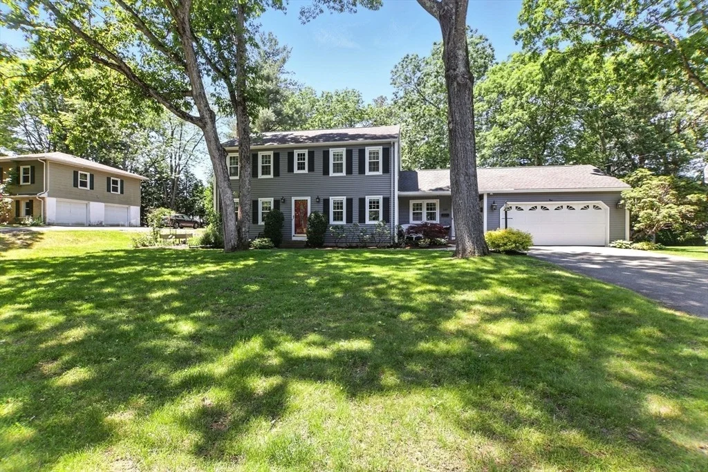Photo of 230 Meadowlark Dr