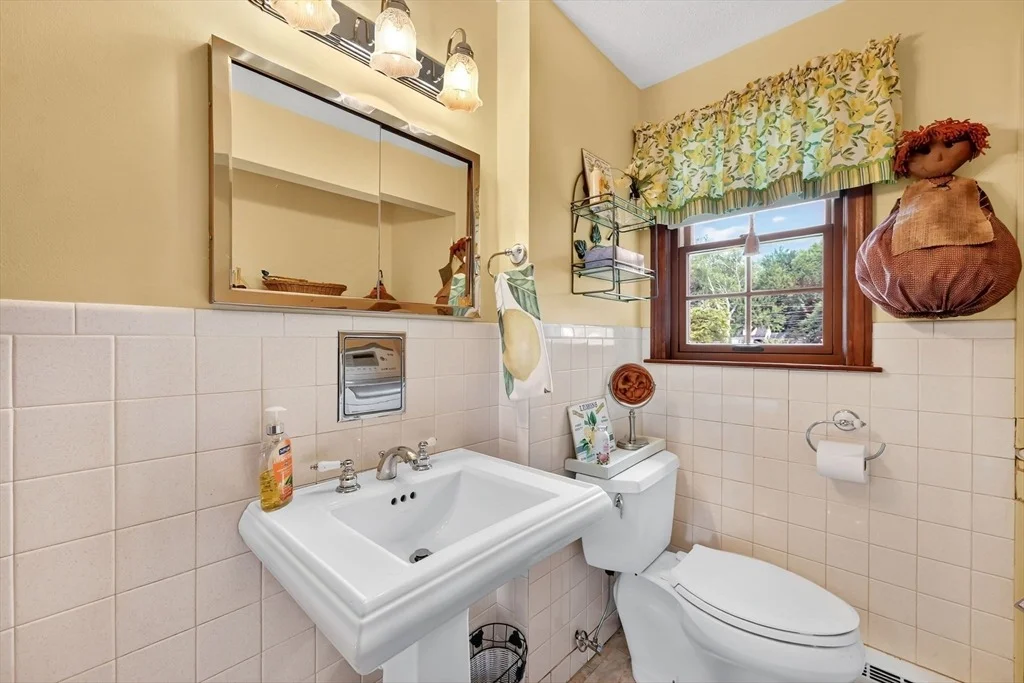 Photo of 96 Roberta Cir