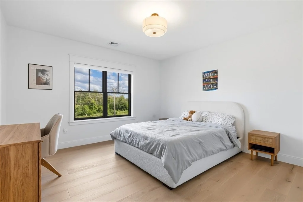Photo of 112 Middle Rd