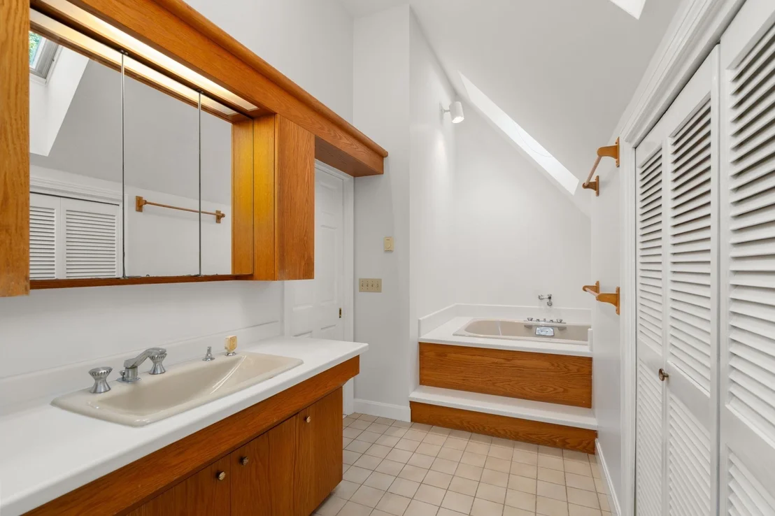 Photo of 43 Laconia Rd