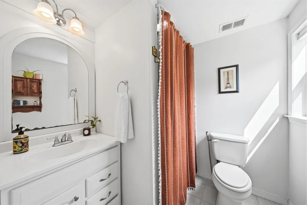 Photo of 38 Ruthellen Rd