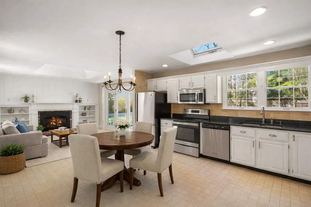 Photo of 492 Delano Rd