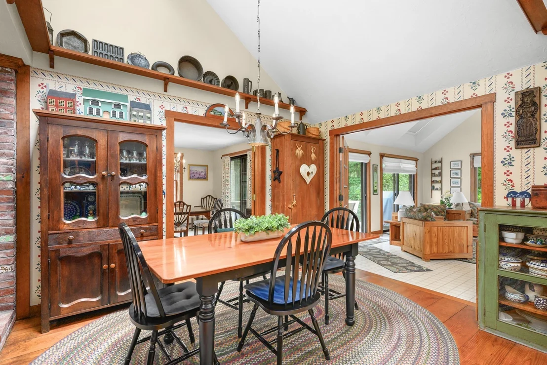 Photo of 8 Crestview Dr Ext