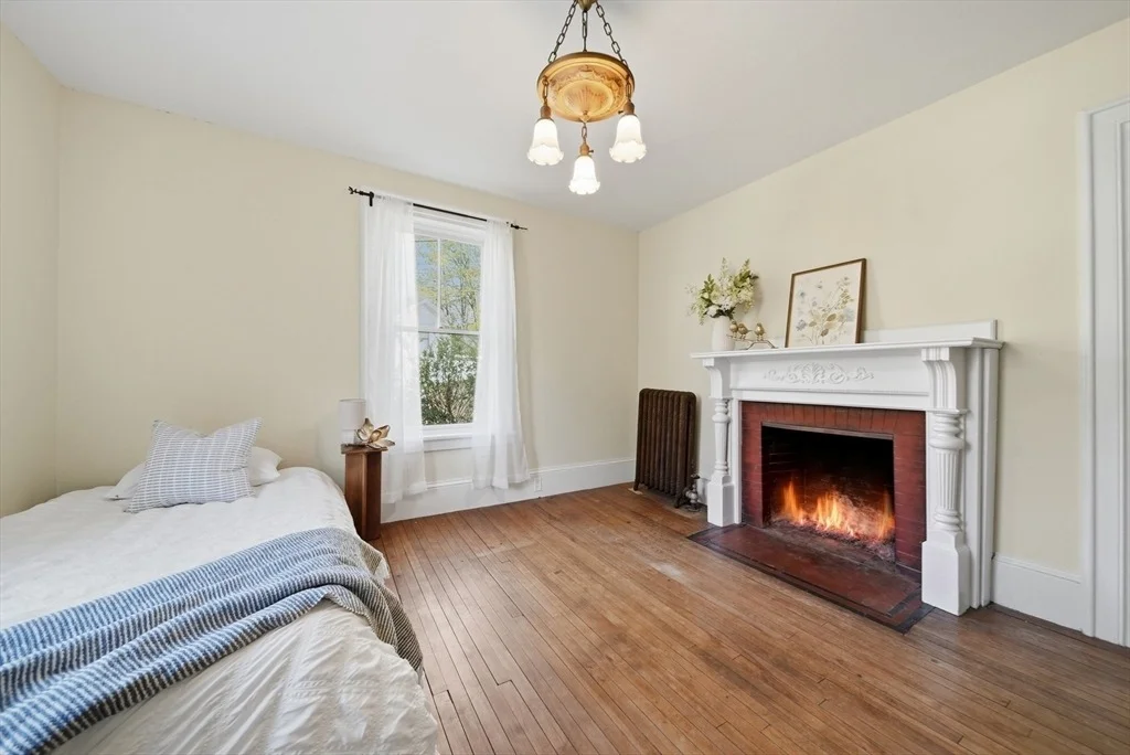 Photo of 1547 Main St
