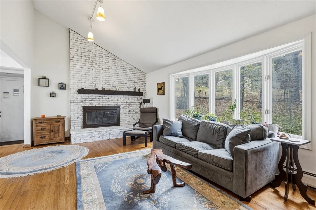 Photo of 1360 Bay Road