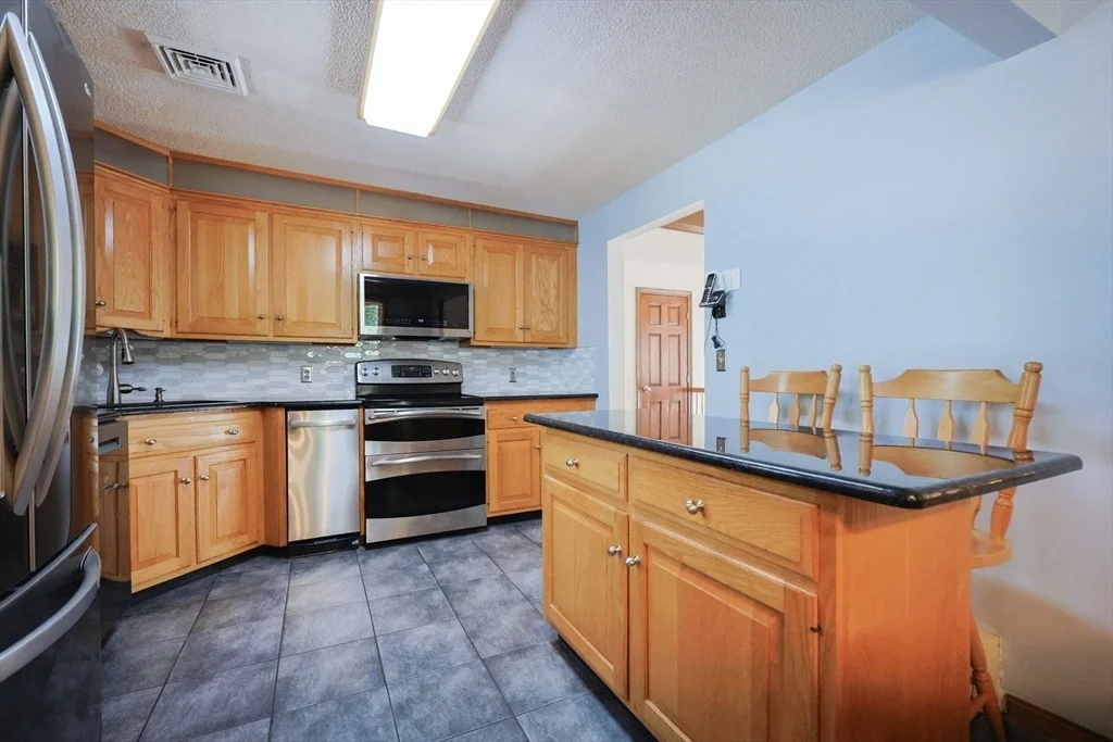 Photo of 6 Weetamoe Dr