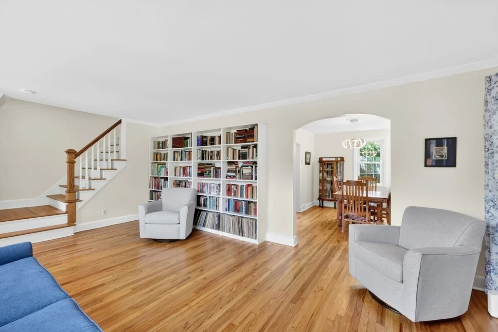 Photo of 378 Roosevelt Ave