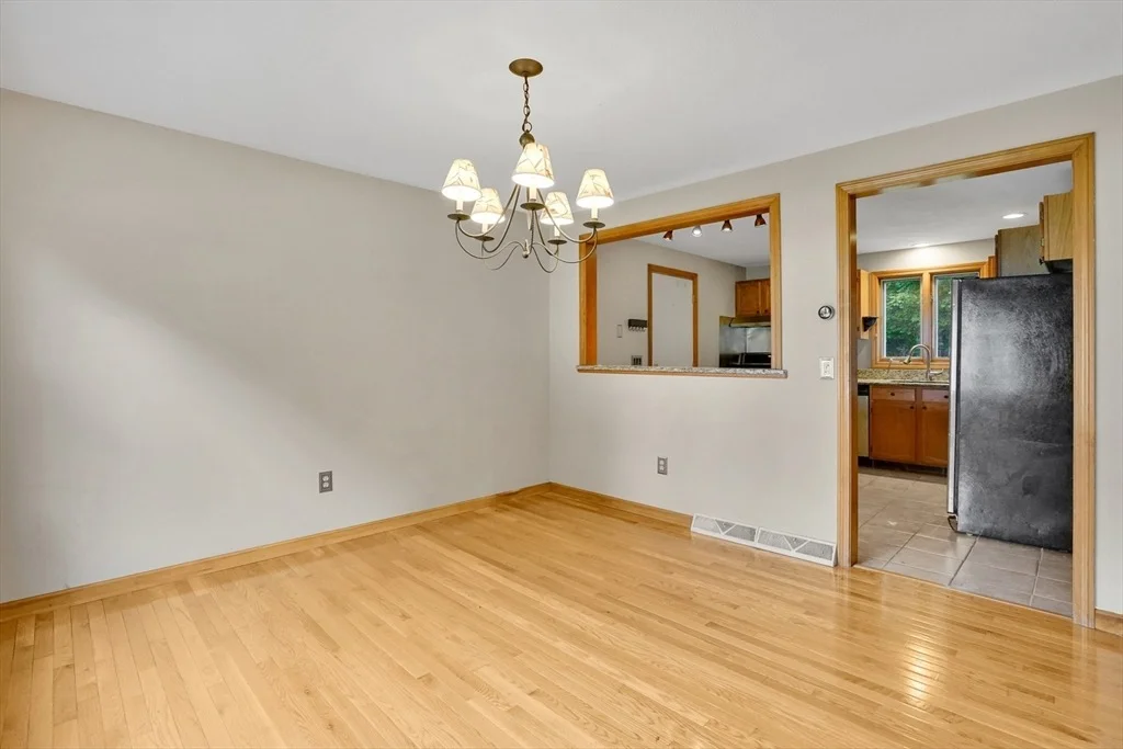 Photo of 61 Caitlin Dr