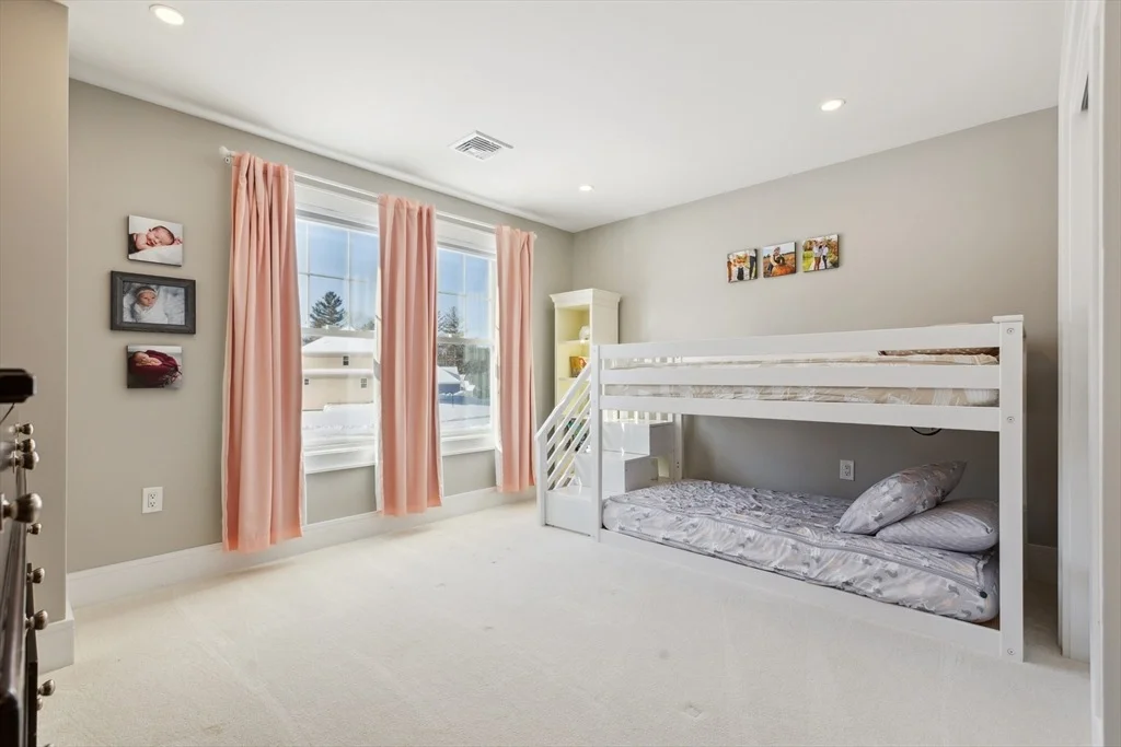 Photo of 16 Crown Road