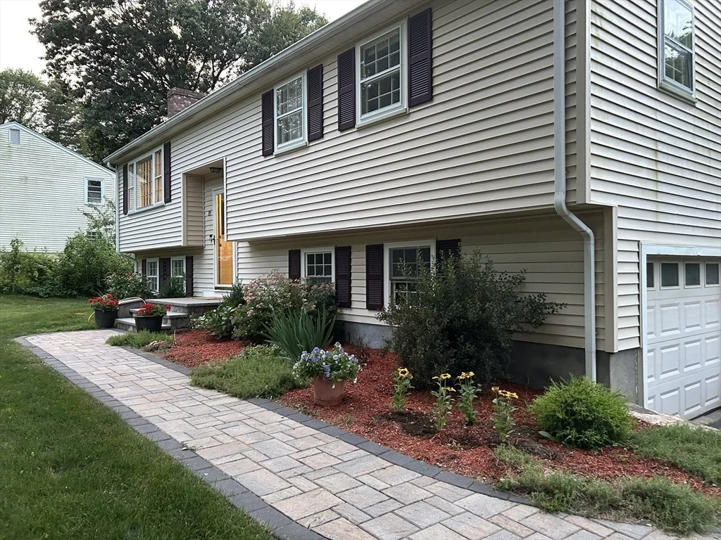 Photo of 11 Juniper Brook Rd